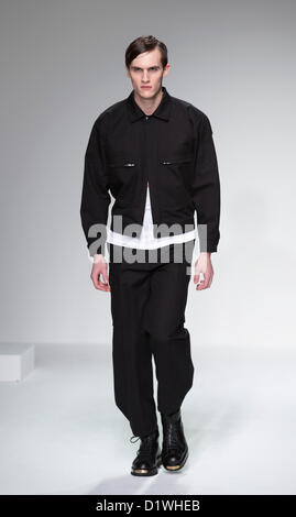 Monday, 7 January 2013. London, United Kingdom. Designer Lou Dalton's Autumn/Winter 2013 catwalk show collection at London Collections: Men. Menswear fashion event in London, United Kingdom. Photo credit: CatwalkFashion/Alamy Live News Stock Photo