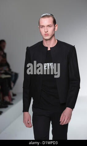 Monday, 7 January 2013. London, United Kingdom. Lee Roach's Autumn/Winter 2013 catwalk show collection at London Collections: Men. Menswear fashion event which used to be part of London Fashion Week. Photo credit: CatwalkFashion/Alamy Live News Stock Photo