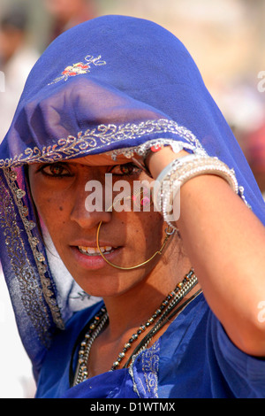 Beautiful Rajasthani woman wearing sari and traditional jewelry Stock ...