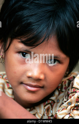 Portrait of a local Burmese girl at a market near Bagan, (Pagan), Burma, (Myanmar), Southeast Asia. Stock Photo