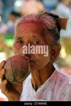 Portrait of a local Burmese woman smoking a cheroot at a market near Bagan, (Pagan), Burma, (Myanmar), Southeast Asia. Stock Photo