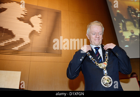 Fritz Kuhn, new mayor of Stuttgart, wears the chain of office during his assumption of office at the city hall in Stuttgart, Germany, 07 January 2013. Photo: BERND WEISSBROD Stock Photo