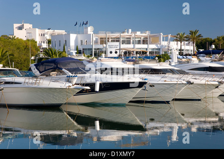 Cala d'Or, Mallorca, Balearic Islands, Spain. Luxury yachts moored in the Port Petit marina in Cala Llonga, yacht club beyond. Stock Photo