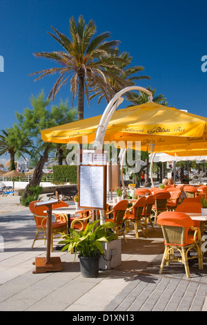 Port de Pollença, Mallorca, Balearic Islands, Spain. Colourful terrace of the Brisas bar-restaurant on the seafront promenade. Stock Photo