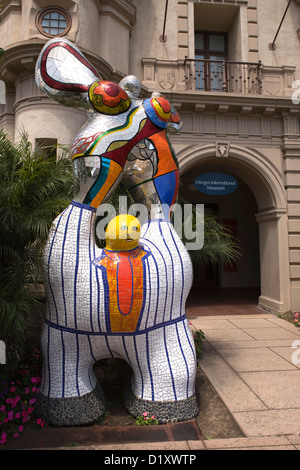 POET AND MUSE SCULPTURE MINGEI INTERNATIONAL MUSEUM PLAZA DE PANAMA BALBOA PARK SAN DIEGO CALIFORNIA USA Stock Photo