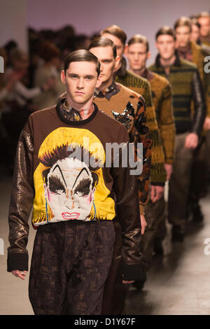 Tuesday, 8 January 2013. London, United Kingdom. Designer James Long shows his Autumn/Winter 2013 collection at a catwalk show during London Collections: Men. Menswear fashion event which used to be part of London Fashion Week. Photo credit: CatwalkFashion/Alamy Live News Stock Photo