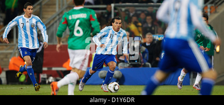 Carlos Tevez of Argentina (11) looks for space during the FIFA World Cup round of 16 match against Mexico at Soccer City Stadium Stock Photo