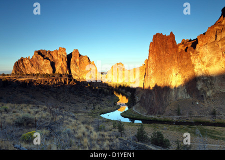 Smith Rock Group, Sunrise, Crooked River, Smith Rock State Park, Oregon, USA Stock Photo