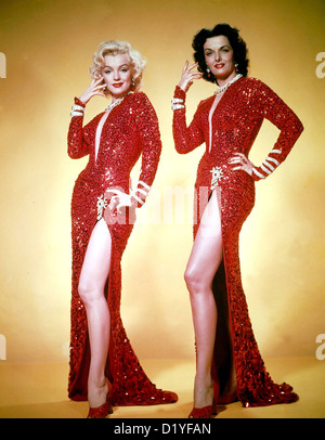 GENTLEMEN PREFER BLONDES 1953 20th Century Fox film - promotional photo of  Marilyn Monroe at left and Jane Russell Stock Photo