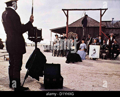 Das War Roy Bean  Life Times Judge Roy Bean,  Paul Newman, Victoria Principal Der neue Rechtsprecher (Paul Newman, vorne l.) Stock Photo