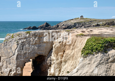 Wild Coast  (côte sauvage) of the peninsula of Quiberon with big hole in the cliff, the arche of Port Blanc, in the Morbihan Stock Photo