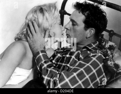 Blick Zurueck Im Zorn  Look Back In Anger  Mary Ure, Richard Burton Jimmy Porter (Richard Burton) heiratet Alison (Mary Ure), Stock Photo