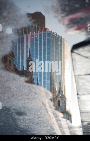 99 Bishopsgate Natwest Tower 42 reflection in puddle london Stock Photo