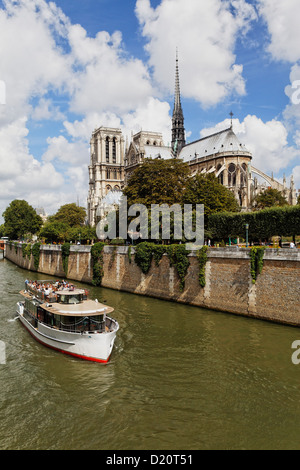 Excursion boat on river Seine, Ile de la Cite and Notre Dame, Paris, France, Europe Stock Photo