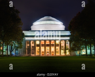 The Great Dome, Building 10, and Killian Court on the Massachusetts Institute of Technology campus in Cambridge, MA Stock Photo