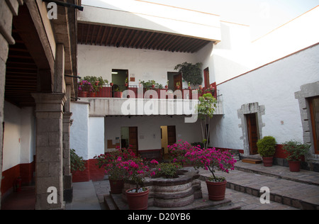 University Claustro de Sor Juana ( previously her monastery) , Patio ...