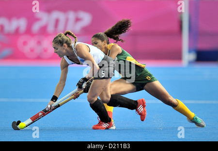 Macarena Rodriguez Perez (Argentina, 5) and Marsha Marescia (South Africa). ARG Vs RSA. Womens Hockey. Riverside Stadium. Stock Photo