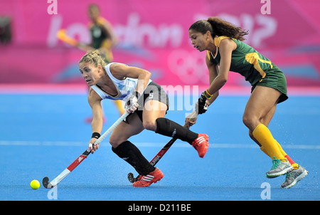 Macarena Rodriguez Perez (Argentina, 5) and Marsha Marescia (South Africa). ARG Vs RSA. Womens Hockey. Riverside Stadium. Stock Photo