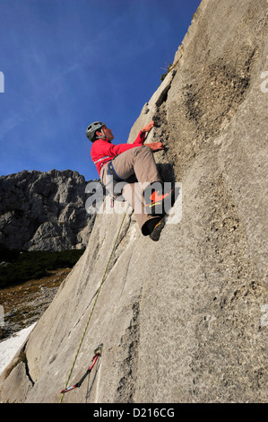 Young man climbing Multerkarwand, Treffauer, Wegscheidalm, Wilder Kaiser, Kaiser Mountain Range, Tyrol, Austria Stock Photo