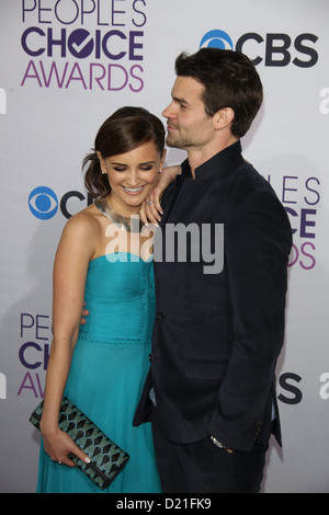 Actor Daniel Gillies and his wife actress Rachael Leigh Cook arrive the 39th Annual People's Choice Awards at Nokia Theatre at L.A. Live in Los Angeles, USA, on 09 January 2013. Photo: Hubert Boesl/dpa Stock Photo