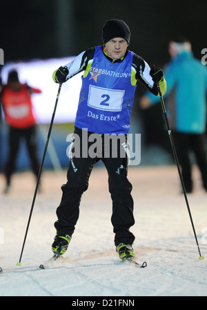 AATENTION: EMBARGO CONDITION: 10 JANUARY, 22:00 O'CLOCK - Actor Uwe Ochsenknecht in action during the Star Biathlon in Ruhpolding, Germany, 09 January 2013. Celebreties and biathlete legends competed in the Star Biathlon, which was held after the Biathlon World Cup. Photo: TOBIAS HASE Stock Photo