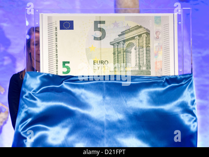 The new 5 euro banknote is unveiled at the Archaeological Museum in Frankfurt Main, Germany, 10 January 2013. The exhibition 'The New Face of the Euro' is also on display in the museum at the same time. Photo: BORIS ROESSLER (ATTENTION: Due to the anti-counterfeiting system (FBS) contained in the picture file, this image cannot be opened in Photoshop to prevent the reproduction of images of euro banknotes.) Stock Photo