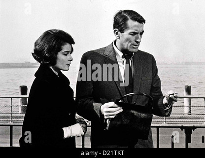 Die 27. Etage   Mirage   Sheila (Diane Baker), David (Gregory Peck) *** Local Caption *** 1965  -- Stock Photo