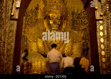 Mahamuni Buddha in Mandalay one of the most holy places for Burmese buddhist Stock Photo