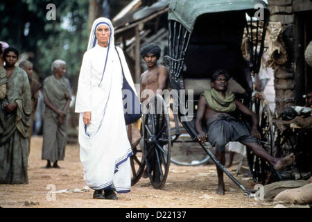 Mutter Teresa  Mother Teresa: In Name God's Poor  Geraldine Chaplin Der Lebensweg einer einfachen, albanischen Ordensfrau, die Stock Photo