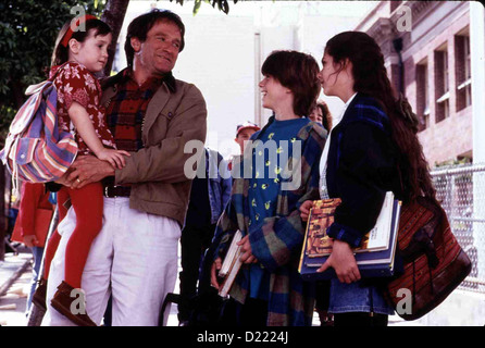 Mrs. Doubtfire - Das Stachelige Kindermaedchen  Mrs. Doubtfire  v.l. Mara Wilson, Robin Williams, Matthew Lawrence, Lisa Jakub Stock Photo