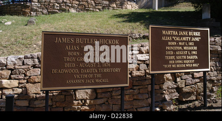 Grave signs James Butler Hickok 'Wild Bill' and Martha Jane Burke 'Calamity Jane', Moriah Cemetery, Deadwood, South Dakota, USA Stock Photo