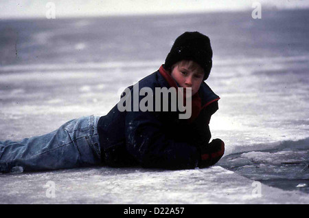 Das Zweite Gesicht  Good Son,  Macaulay Culkin Erst als Henry (Macauly Culkin) seine Schwester auf das bruechige Eis eines Sees Stock Photo