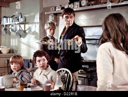 Jede Nacht Um 9  Our Mother's House  Gustav Henry (hinten l), Dirk Bogarde (m), Mark Lester (l), ? Aus Angst, dass sie in ein Stock Photo