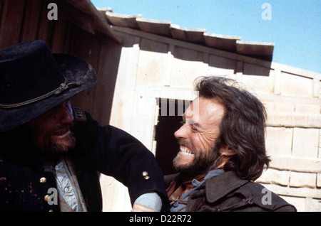 Der Texaner  Outlaw Josey Wales,  Clint Eastwood Nachdem ein Trupp von Unions-Soldaten seine Familie ermordet und sein Haus Stock Photo