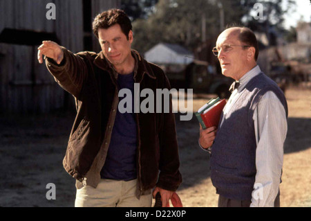 Phenomenon  Phenomenon  John Travolta, Robert Duvall George Malley (John Travolta) erklaert Doc (Robert Duvall) er habe Stock Photo