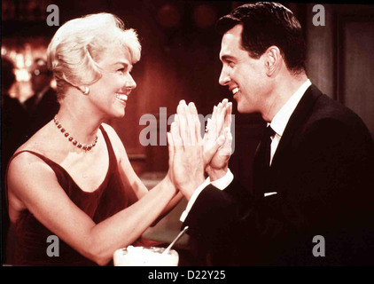 Bettgefluester  Pillow Talk  Doris Day, Rock Hudson Weil Telefonanschluesse rar sind, muß¸ sich die Innenarchitektin Jane Stock Photo