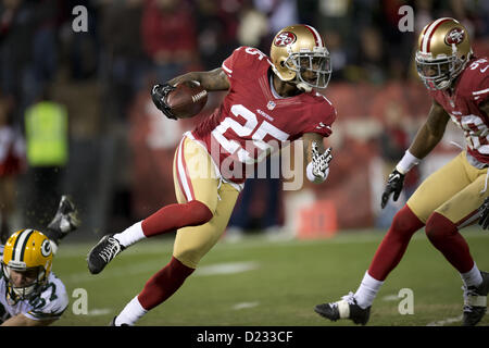 Jan. 12, 2013 - San Francisco, CA, USA - San Francisco 49ers cornerback Tarell Brown (25) returns 38 yards on  interception against the Green Bay Packers in the second quarter in the NFC Divisional Playoff game at Candlestick Park on January 12, 2013 in San Francisco, Calif. (Credit Image: © Paul Kitagaki Jr/Sacramento Bee/ZUMAPRESS.com) Stock Photo