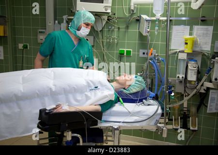 Essen, Germany, a Anesthesiology is preparing a patient for surgery Stock Photo