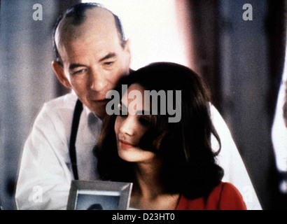 Scandal  Scandal  Ian McKellen, Joanne Whalley-Kilmer Als bekannt wird, dass Christine (Joanna Whalley-Kilmer) eine Affäre mit Stock Photo