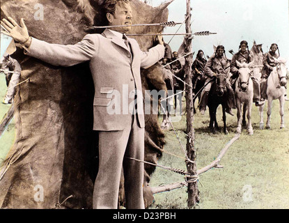 Sheriff Wider Willen  Sheriff Fractured Jaw,  Kenneth More Der englische Geschäftsmann Jonathan Tibbs (Kenneth More) erbt eine Stock Photo