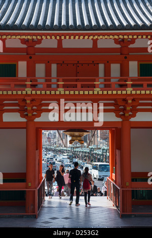 The main entrance gate to the Yasaka Shrine, which is a Shinto shrine ...
