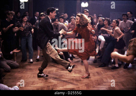 Swing Kids  Swing Kids  Robert Sean Leonard, Tushka Bergen In einschlaegigen, geheimen Clubs schlagen sich die Swing Kids mit Stock Photo