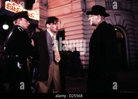 Swing Kids  Swing Kids  Robert Sean Leonard (m), Kenneth Branagh (r) Der Vater von Peter (Robert Sean Leonard,m) wurde bereits Stock Photo