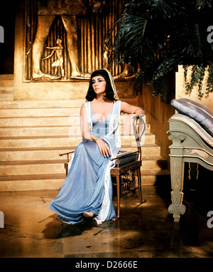 CLEOPATRA  1963 20th Century Fox film with Elizabeth Taylor Stock Photo