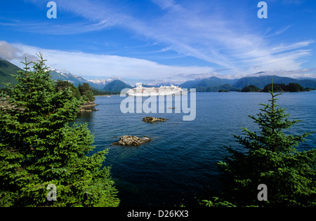Crystal harmony cruise ship hi-res stock photography and images