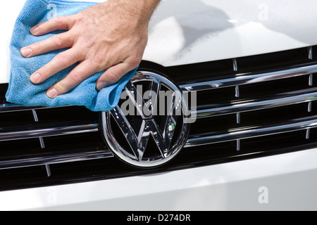 (HANDOUT) A handout photo dated 14 January 2013 shows the VW logo being polished at the North American International Auto Show (NAIAS) in Detroit, USA, 14 January 2013. NAIAS opened officially on 14 January 2013 to press and dealers and is open for the general public from 19 January to 27 January 2013. Photo: Friso Gentsch / Volkswagen Stock Photo