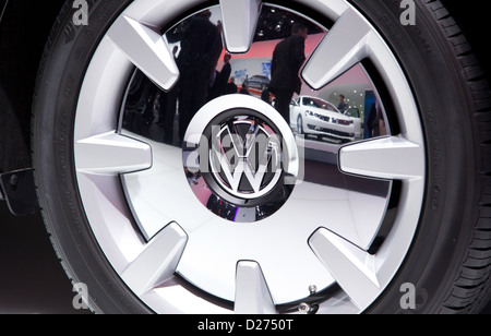 (HANDOUT) A handout photo dated 14 January 2013 shows the rims of a VW Beetle at the North American International Auto Show (NAIAS) in Detroit, USA, 14 January 2013. NAIAS opened officially on 14 January 2013 to press and dealers and is open for the general public from 19 January to 27 January 2013. Photo: Friso Gentsch / Volkswagen Stock Photo