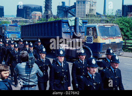 Coal Lorries deliver coal to the Orgreave Coking Plant in Sheffield during the 1984 National Miners Strike Stock Photo