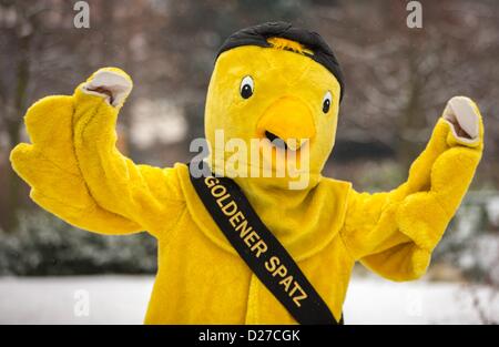 Erfurt, Germany. 16th January 2013. The mascot of the children's film and television festival 'Golden Sparrow', poses for photos in Erfurt, Germany, 16 January 2013. The festival takes place from 26 May until 01 June. Photo: MICHAEL REICHEL Stock Photo