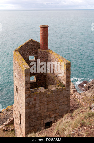 The lower Crown engine tin mining house on the cliff edge near to Botallack, Cornwall,UK Stock Photo